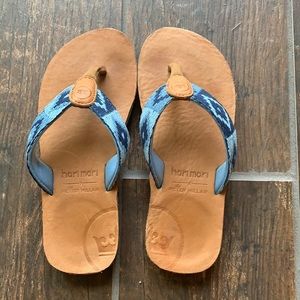 Boys Harimari x Peter Millar flip flops, size 13/1